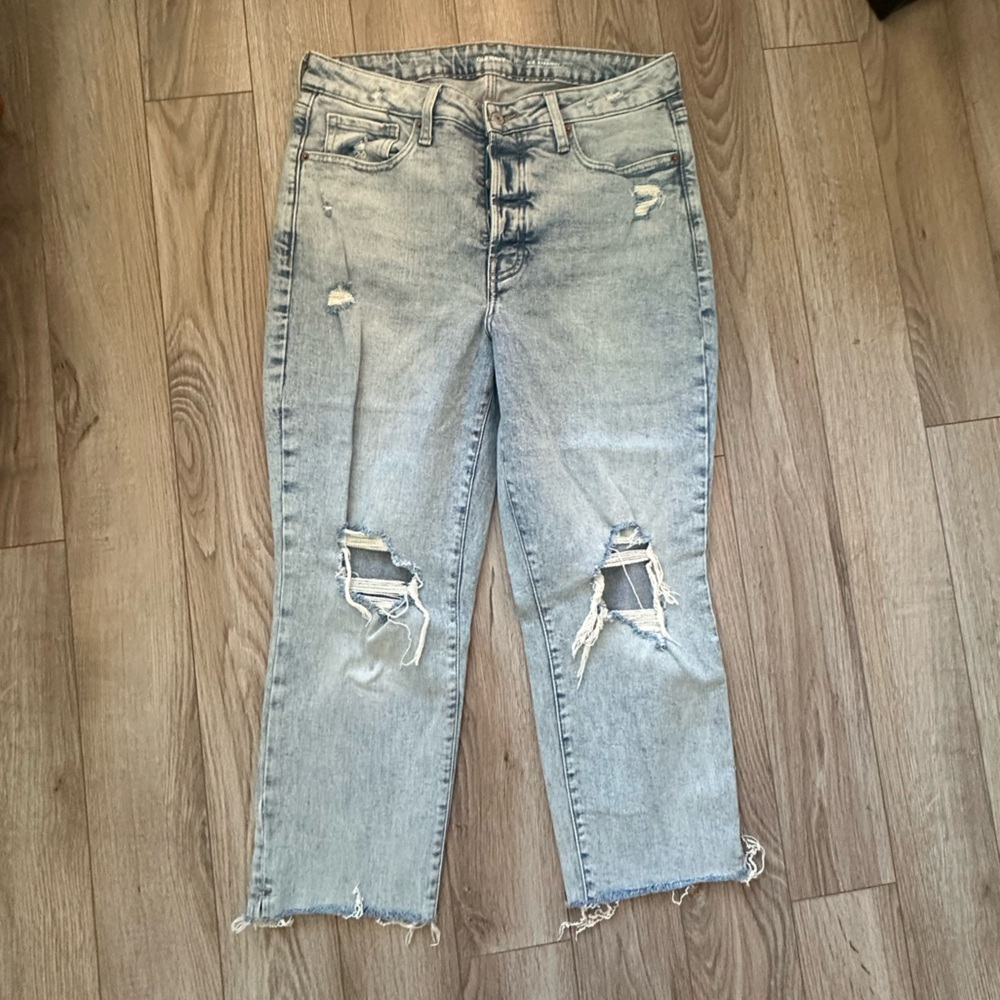 Old Navy Women’s Light Blue Distressed Jeans